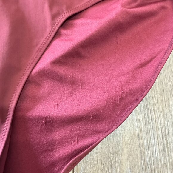 H&M Swimsuit One Piece Plus 18 One Shoulder Maroon Red Scalloped Edge Padded - Picture 4 of 9